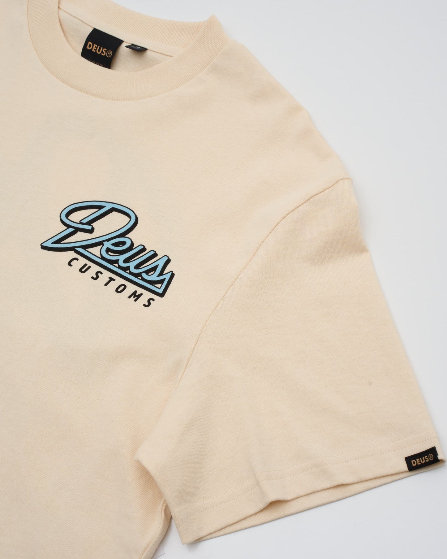 DEUS EX MACHINA CONDUIT TEE - DIRTY WHITE