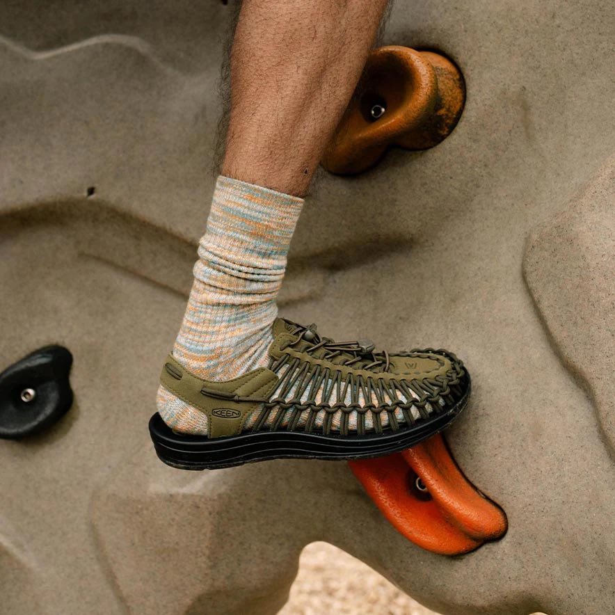 KEEN UNEEK SNEAKER - DARK OLIVE / BLACK