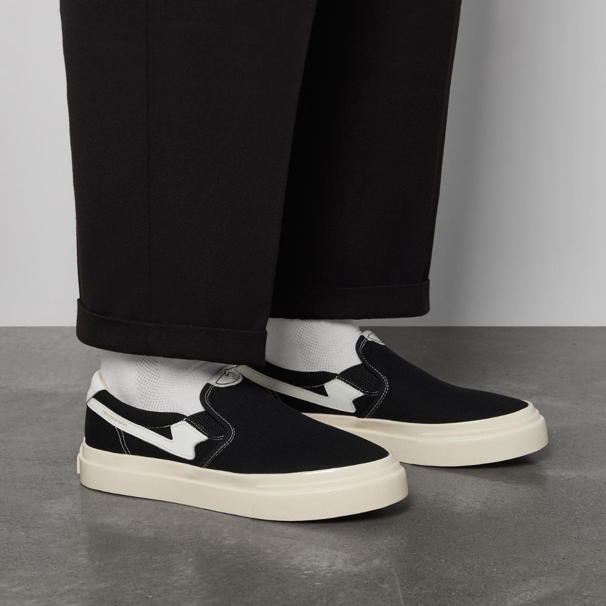 STEPNEY WORKERS CLUB LISTER S-STRIKE CANVAS - BLACK / WHITE