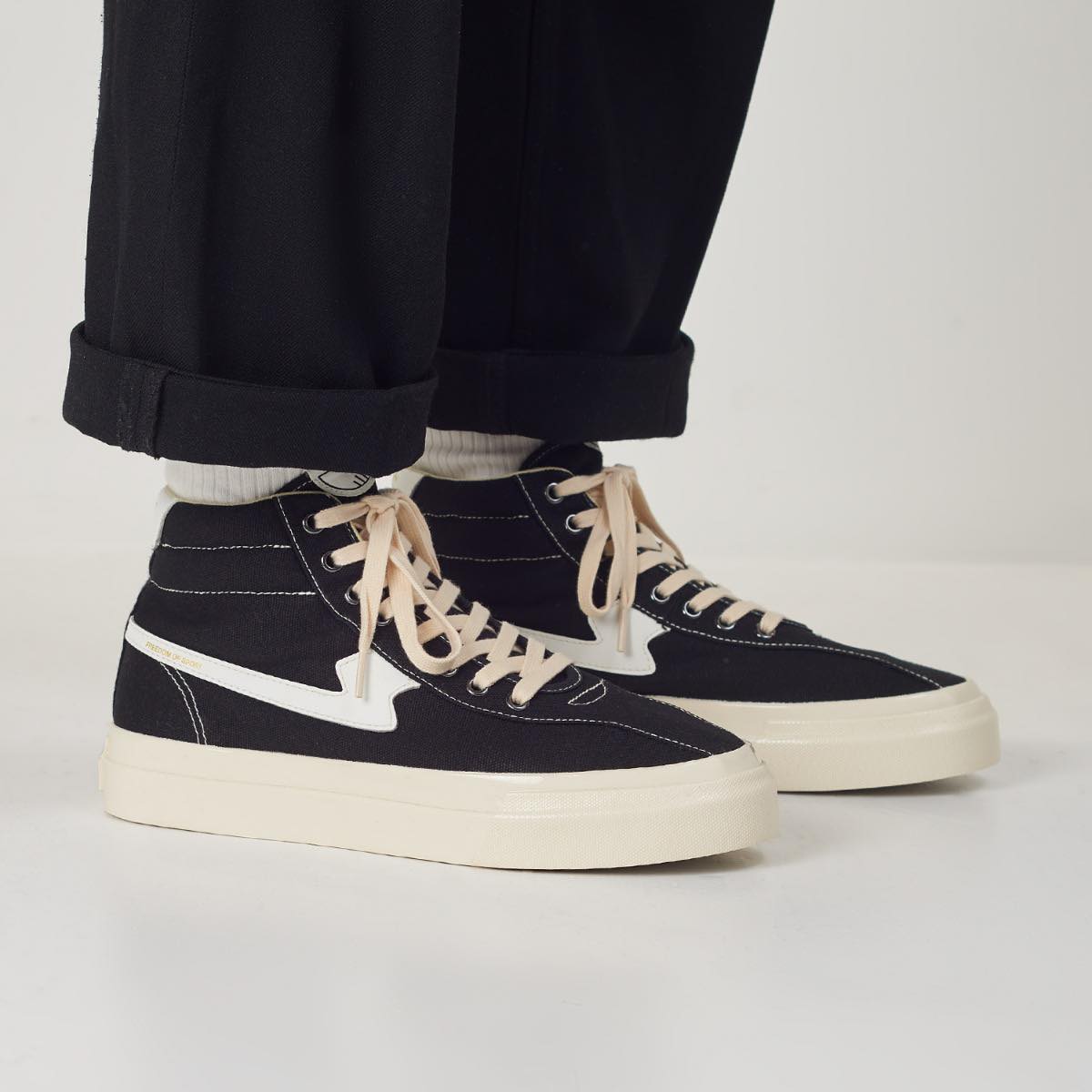 STEPNEY WORKERS CLUB VARDEN S-STRIKE CANVAS - BLACK / WHITE