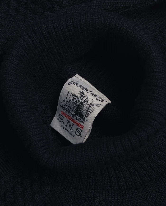 S.N.S. HERNING FISHERMAN CREW NECK - NAVY BLUE